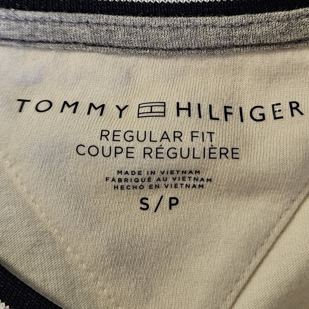Tommy Hilfiger Logo Tee White Script NYC Flag Regular Fit S - Picture 7 of 8